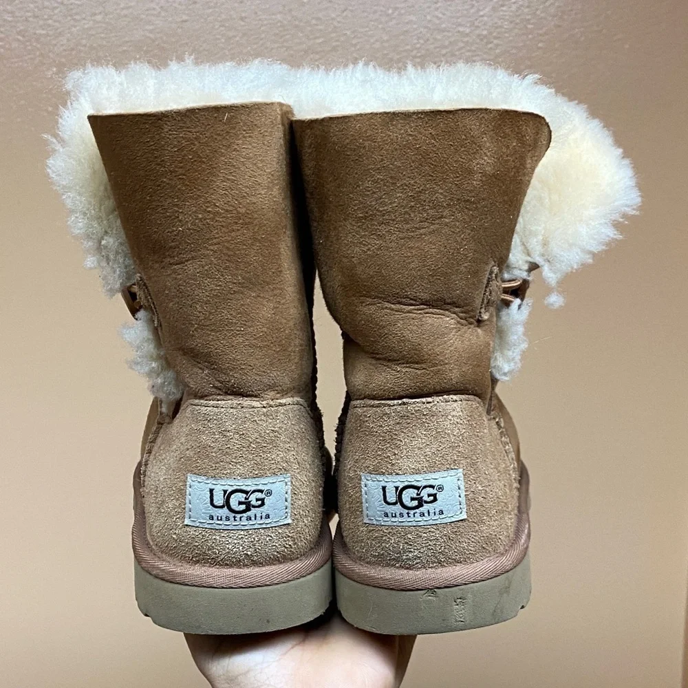 UGG Bailey Button II Women’s Suede Boots “Chesnut” Size 5